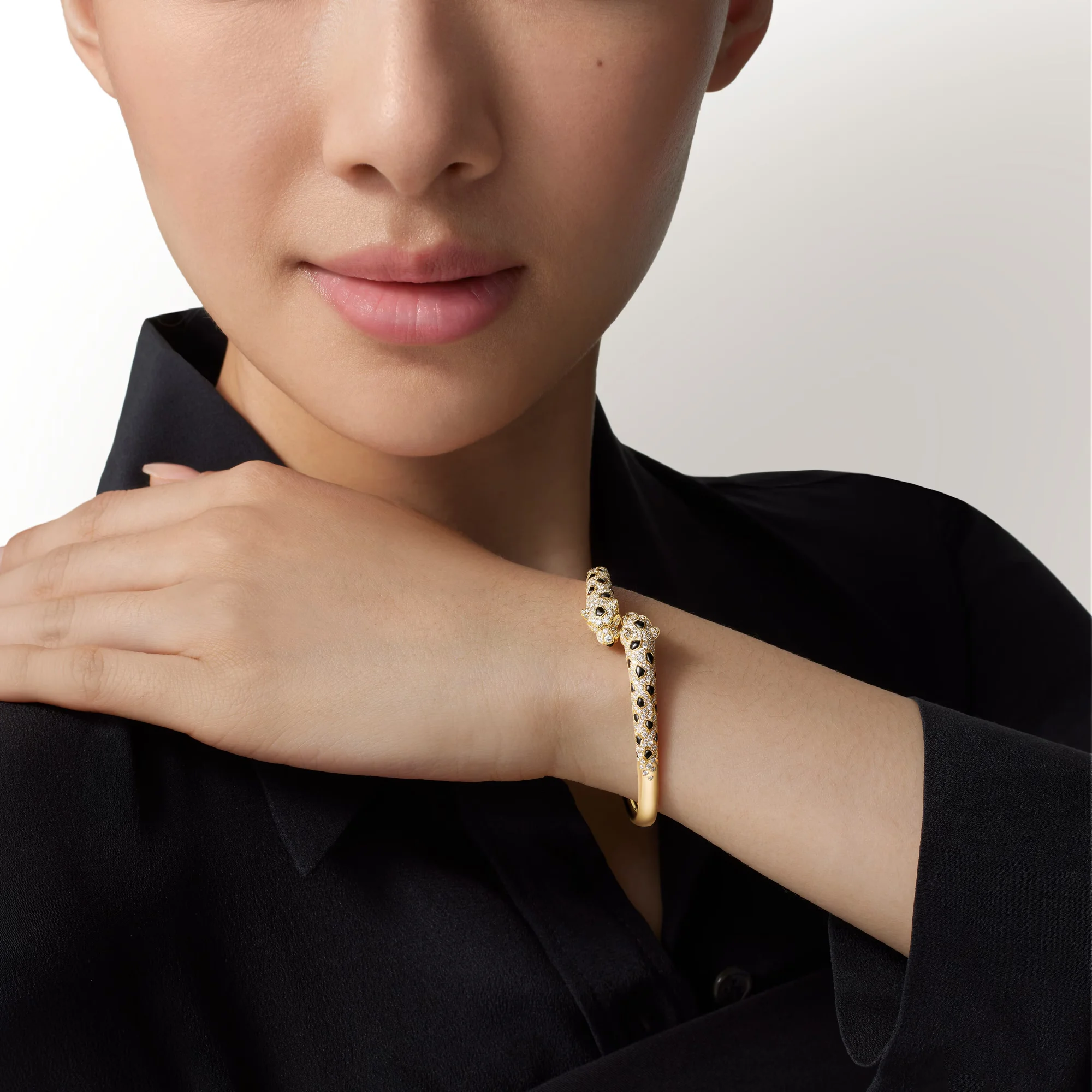สร้อยข้อมือ Cartier Love และ Panthère พร้อมนาฬิกา Rolex Day-Date Rose Gold